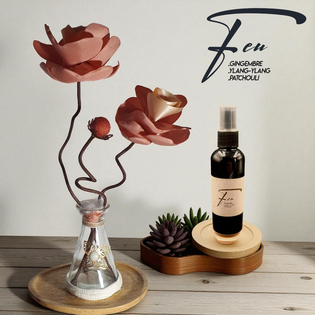 NI feu vase avec fleurs décoratives et parfum