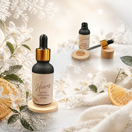 flacon pipette de 30ml de parfum d'ambiance naturel lisaart sur fond d'orange bergamote jasmin