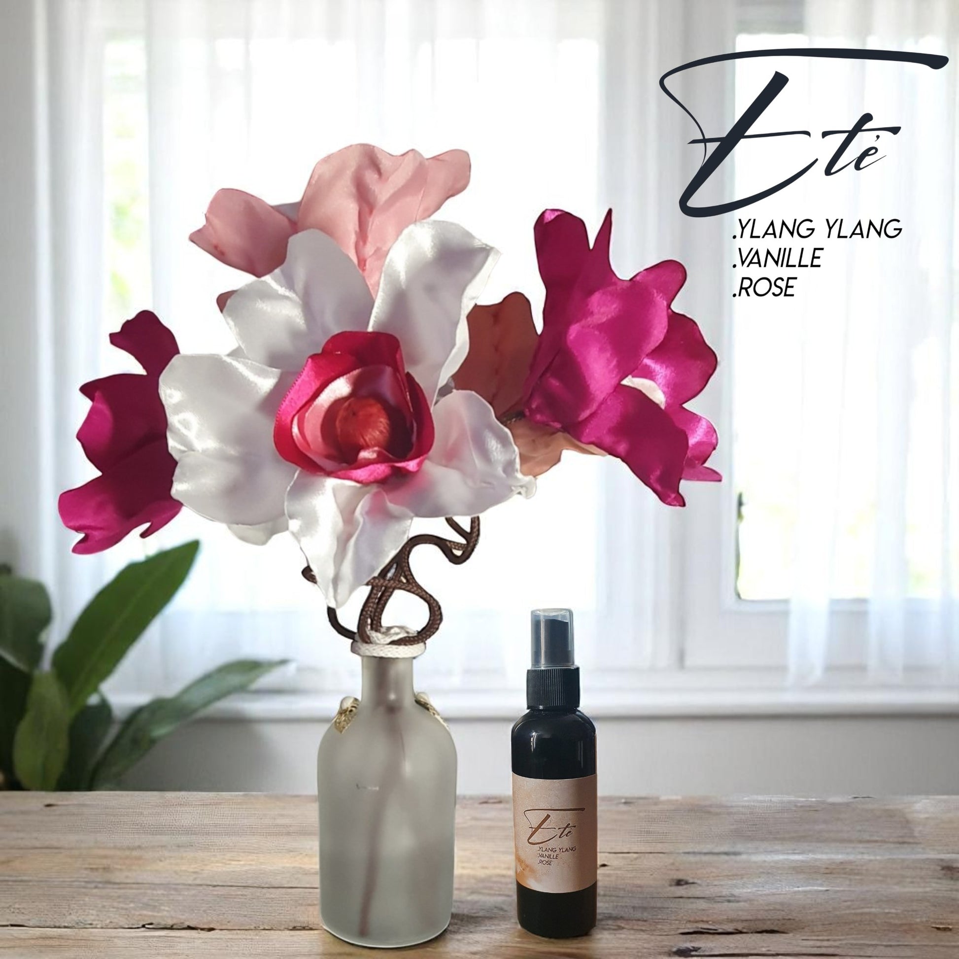 Vase décoratif SAN avec fleurs en satin et parfum artisanal été
