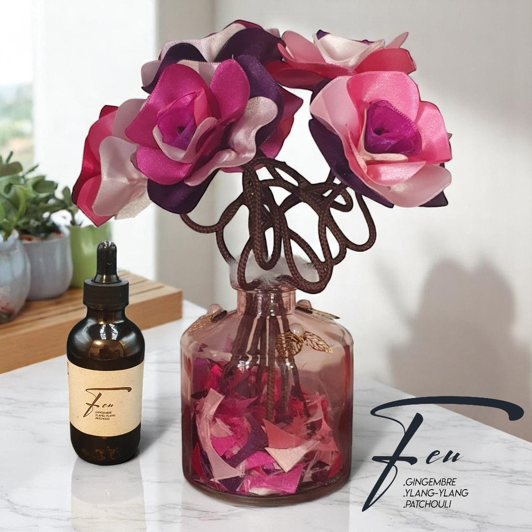 Vase décoratif YON avec fleurs en satin et spray de parfum d'ambiance artisanal feu