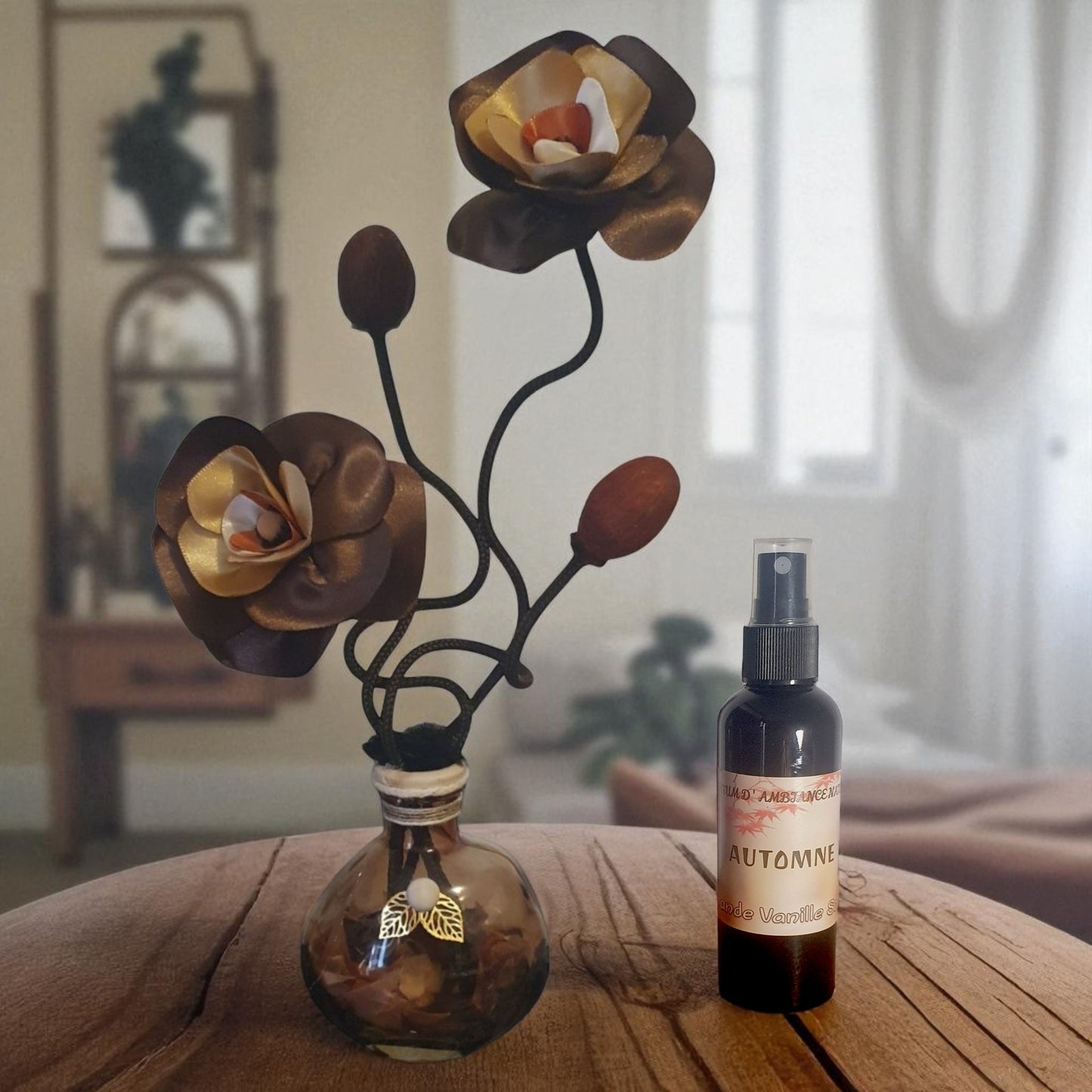 Vase décoratif YON avec ses fleurs en satin  et spray de parfum artisanal