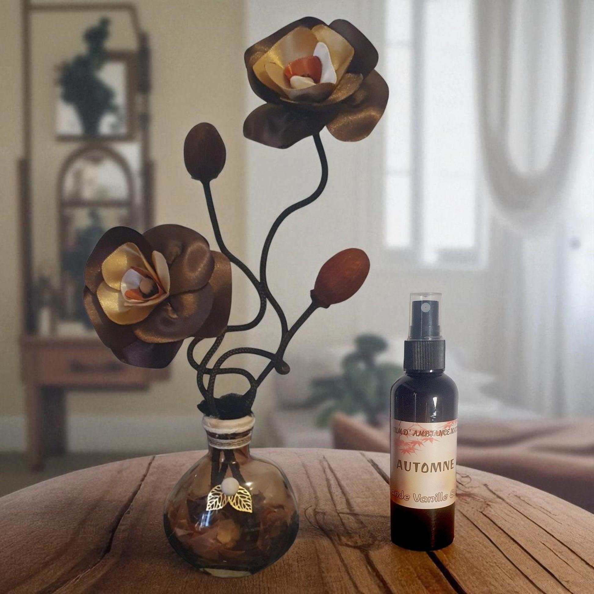 Vase décoratif YON avec ses fleurs en satin  et spray de parfum artisanal