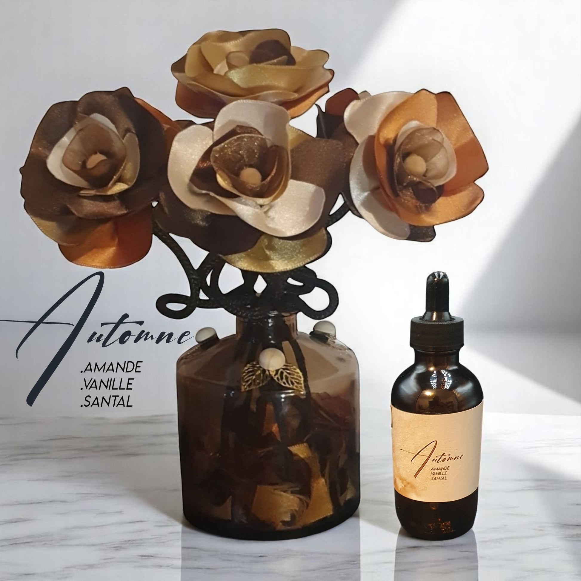 Vase décoratif avec fleurs en satin et spray de parfum artisanal