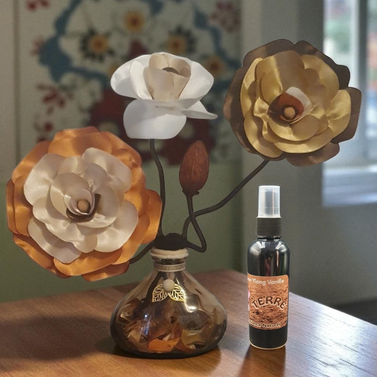 coffret Vase décoratif avec fleurs en satin et spray de parfum artisanal terre