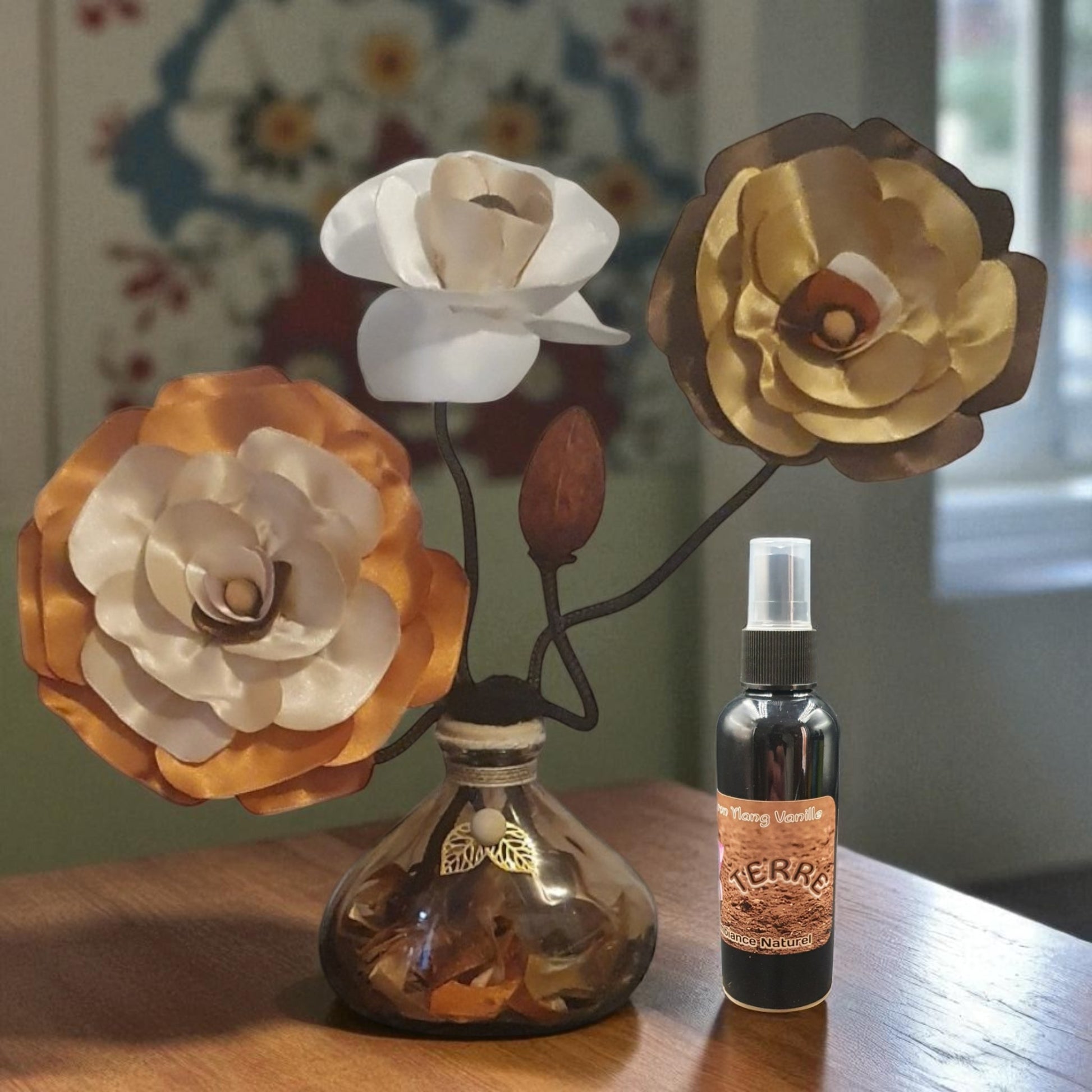 coffret Vase décoratif avec fleurs en satin et spray de parfum artisanal terre