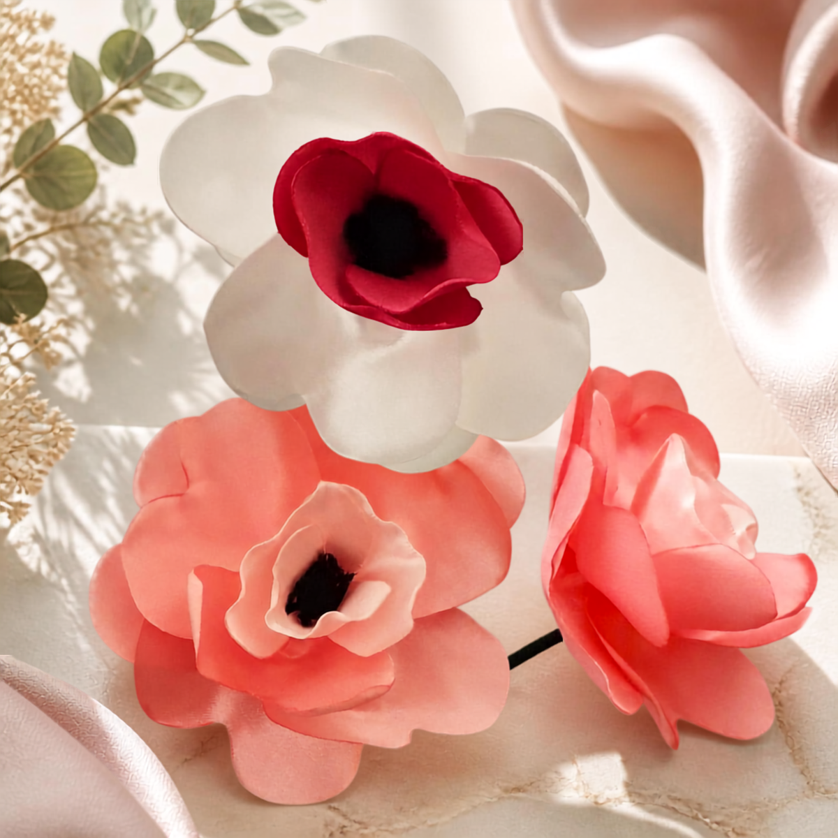 Vase décoratif artisanal  avec fleurs en satin | Lisaart