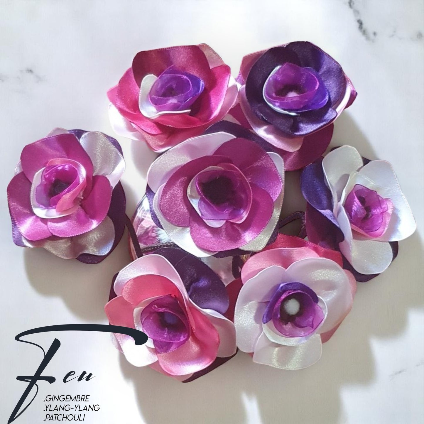 fleurs en satin et spray de parfum d'ambiance artisanal feu