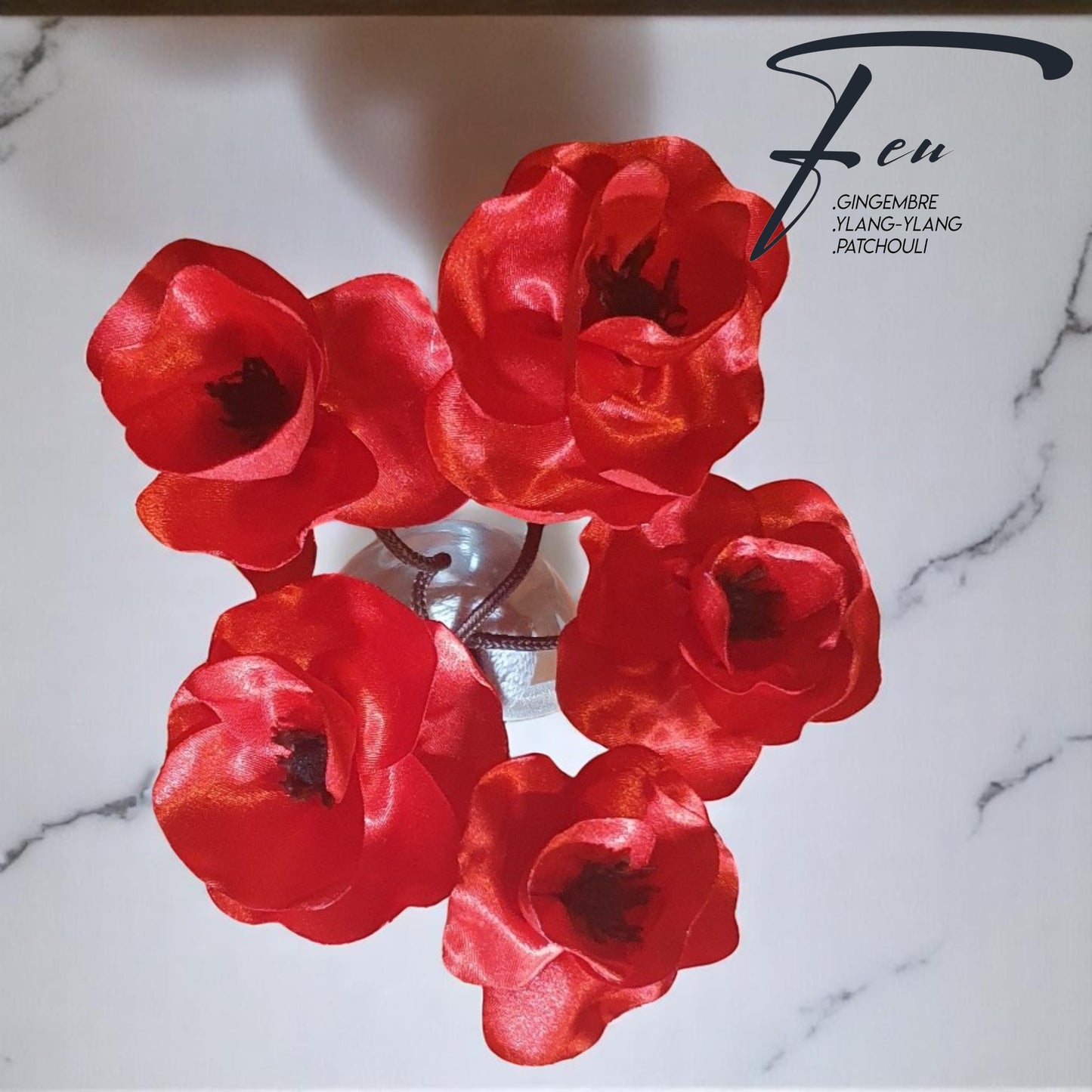 fleurs en satin rouge parfumées