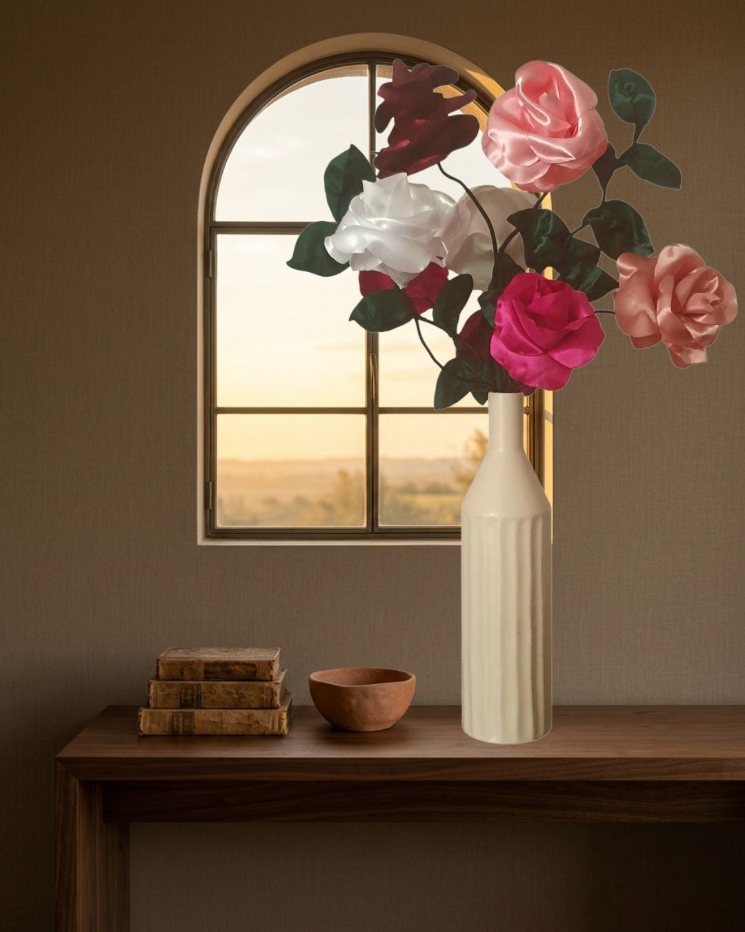 Vase décoratif artisanal  avec roses en satin | Lisa Art