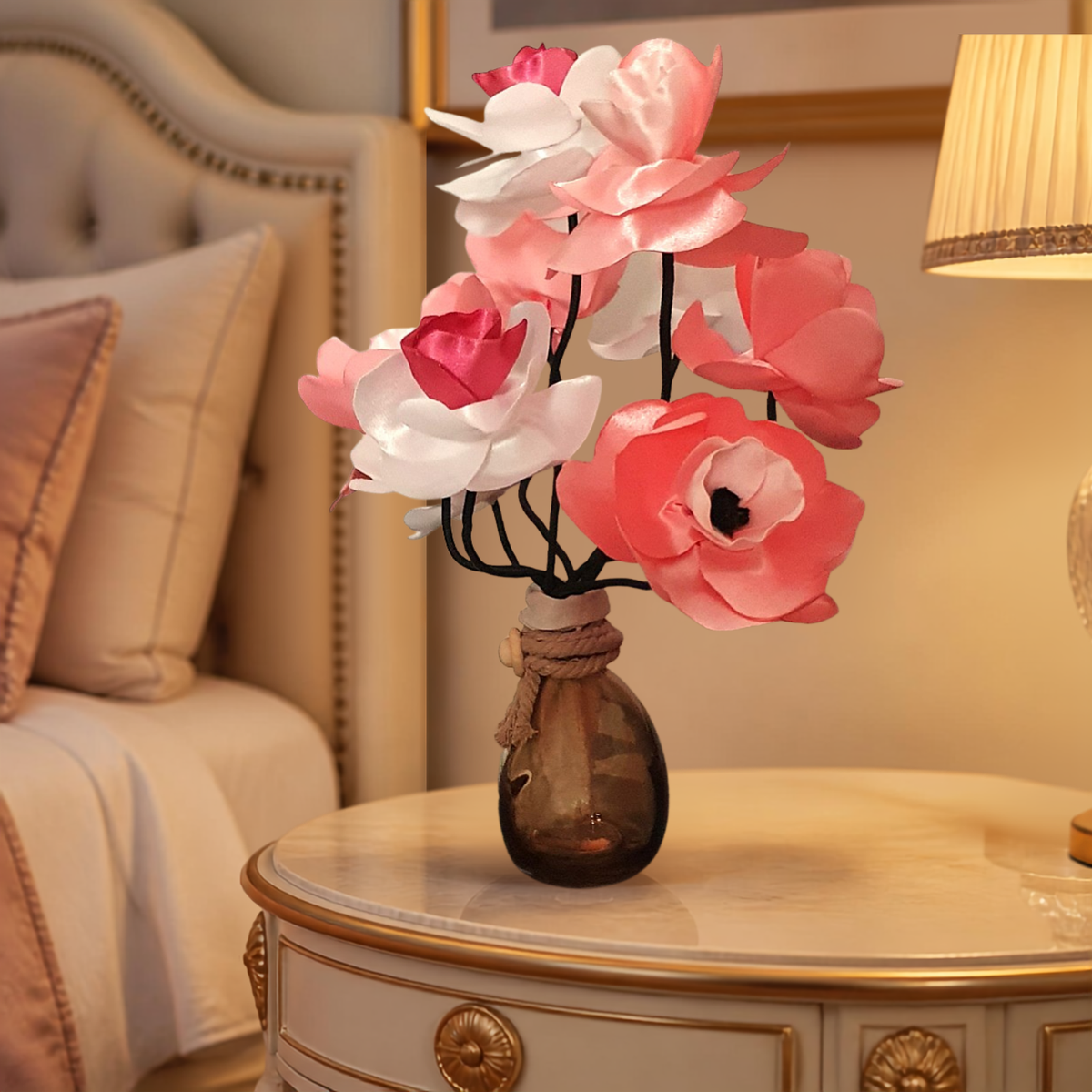 Vase décoratif artisanal  avec fleurs en satin | Lisaart