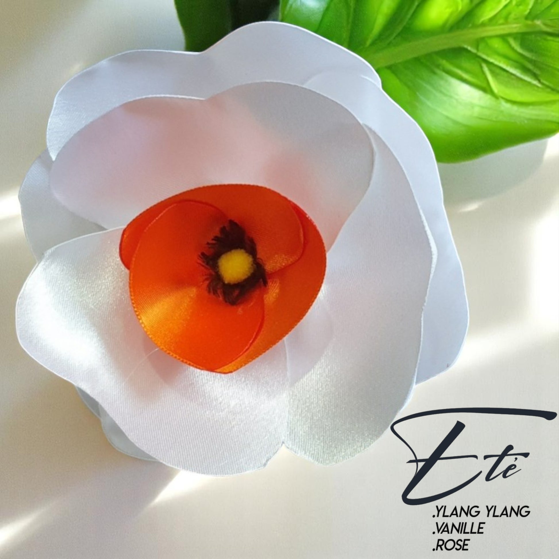 superbe fleur de satin en diffuseur d'été